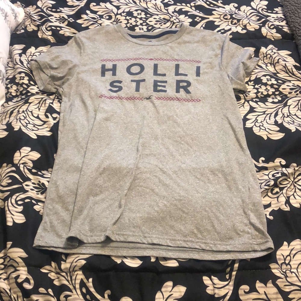 Hollister t-shirt